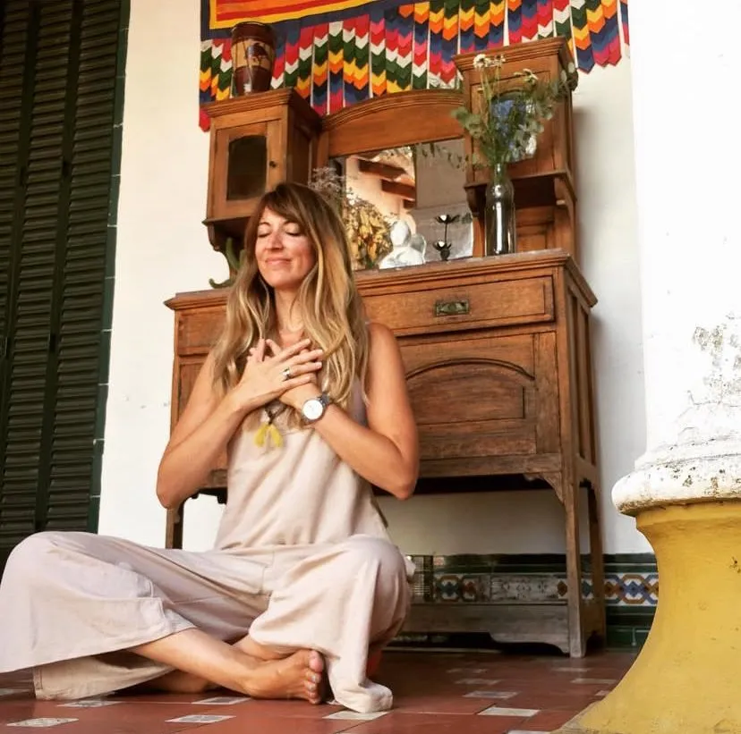 Clase de Yoga Consciente con movimiento amable y escucha corporal